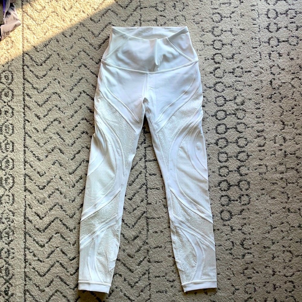 Lululemon White Lace 7/8 legging size 4